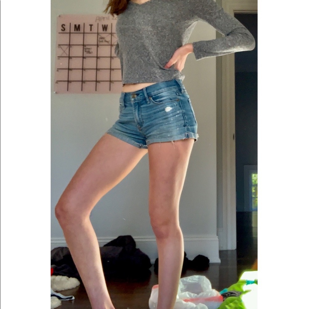 Ripped denim shorts💙